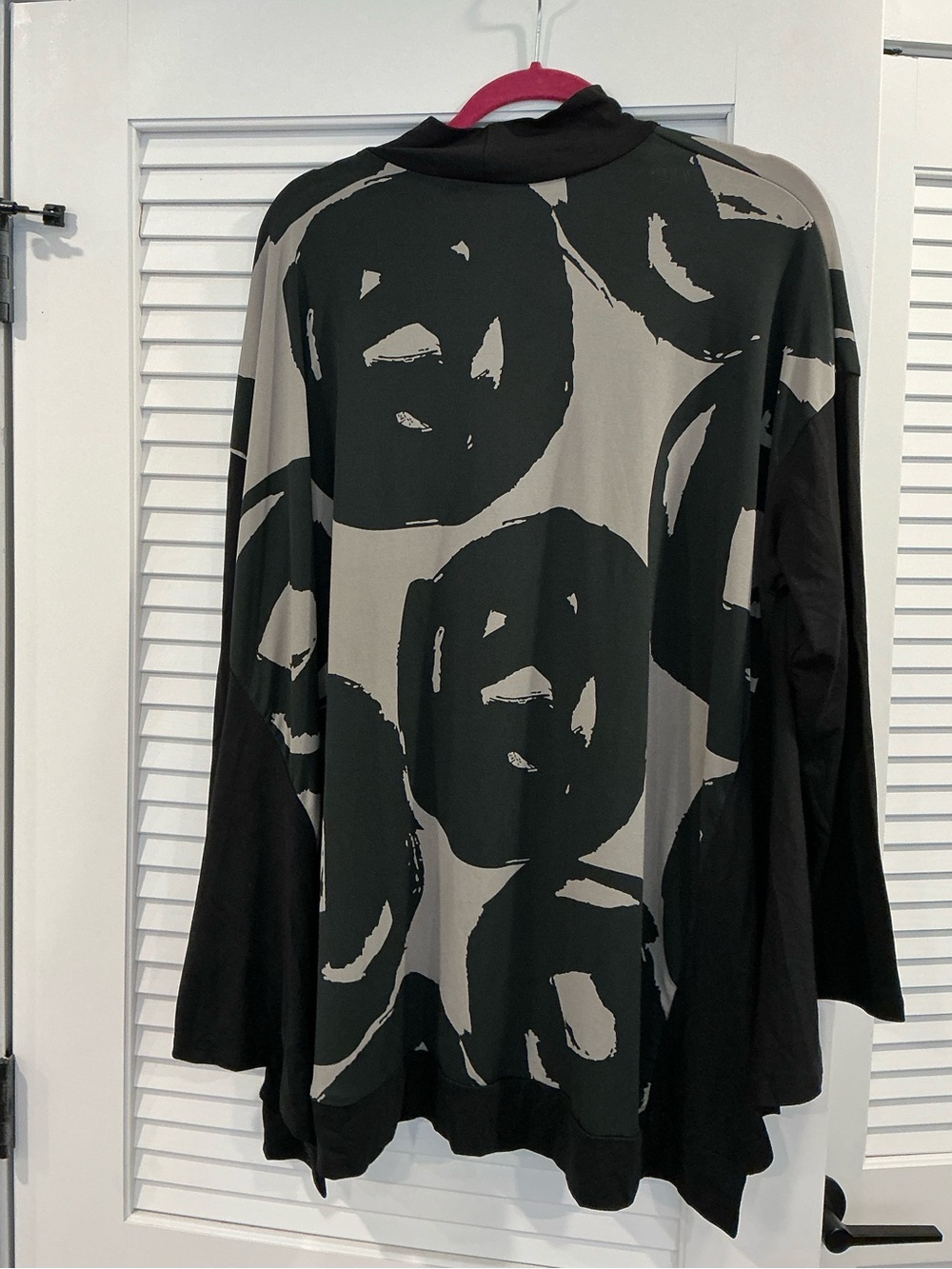 ALEMBIKA Women’s Black and Gray Abstract Print Long-Sleeve Blouse Lagenlook S